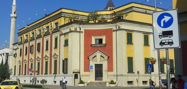 Bashkia e Tiranes, tender 13 milione euro per pastrimin e rrethinave